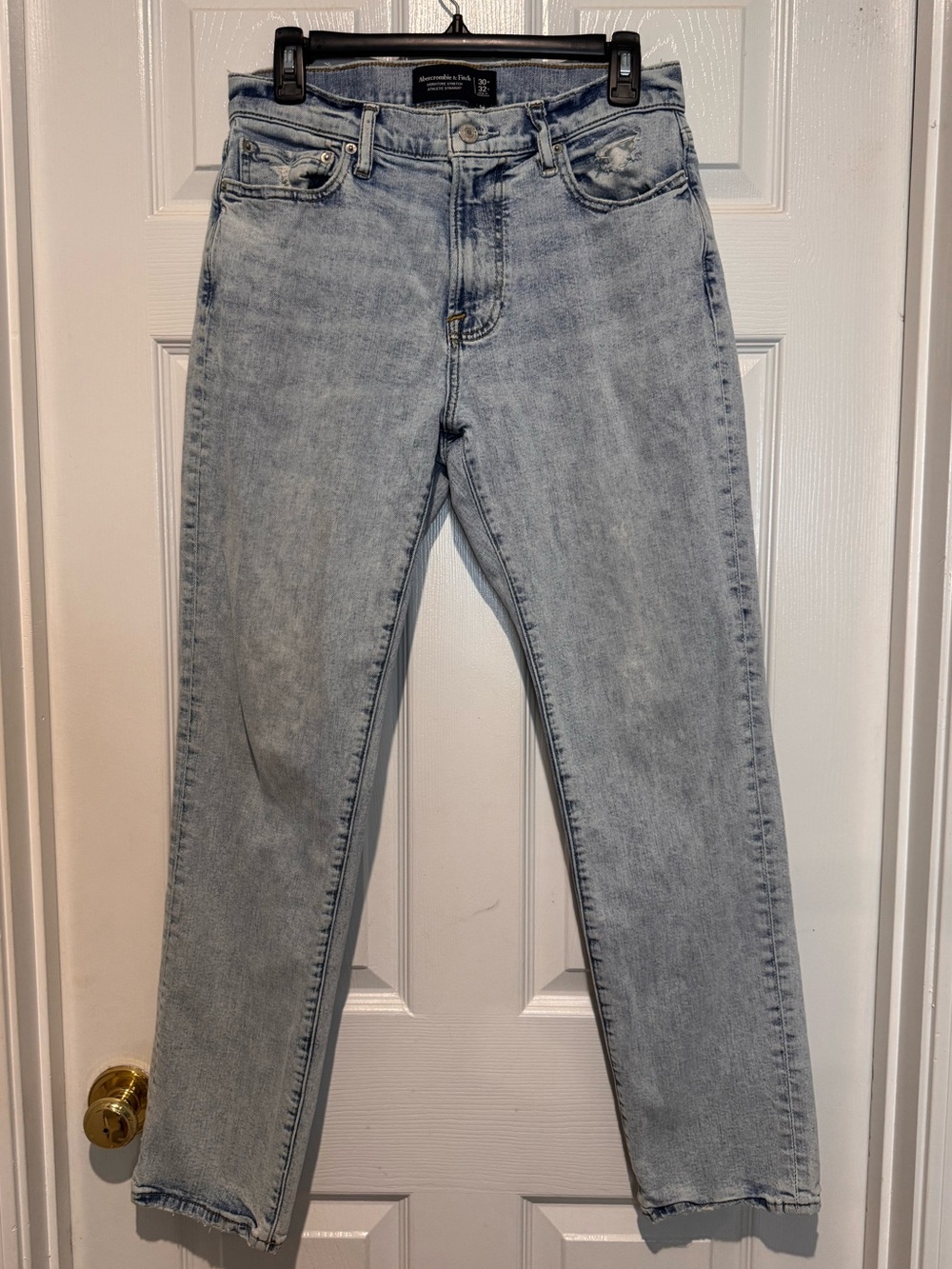 Abercrombie & Fitch Light Blue Athletic Straight Jeans. Size 30 x 32